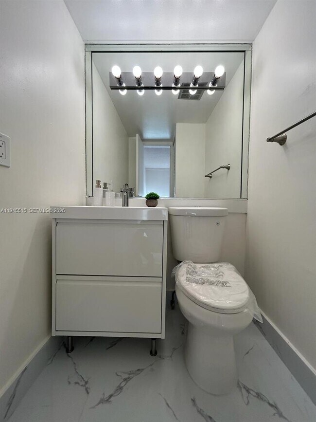 Building Photo - 16508 NE 26th Ave