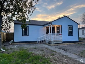 Building Photo - 4027 W Vanderbilt Dr