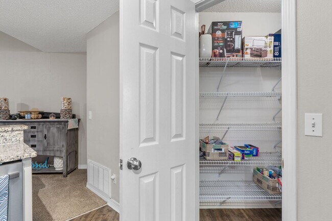 Building Photo - 7613 Marthas Way