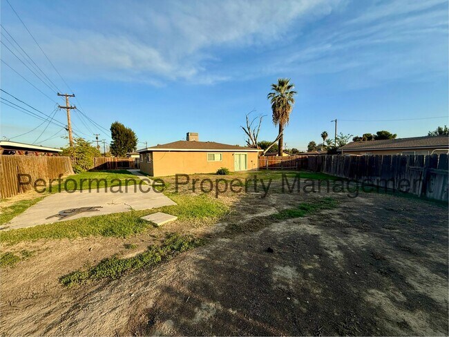 Building Photo - Charming 3 Bed/1 Bath Home w/ RBP & Security Deposit Alternative Option