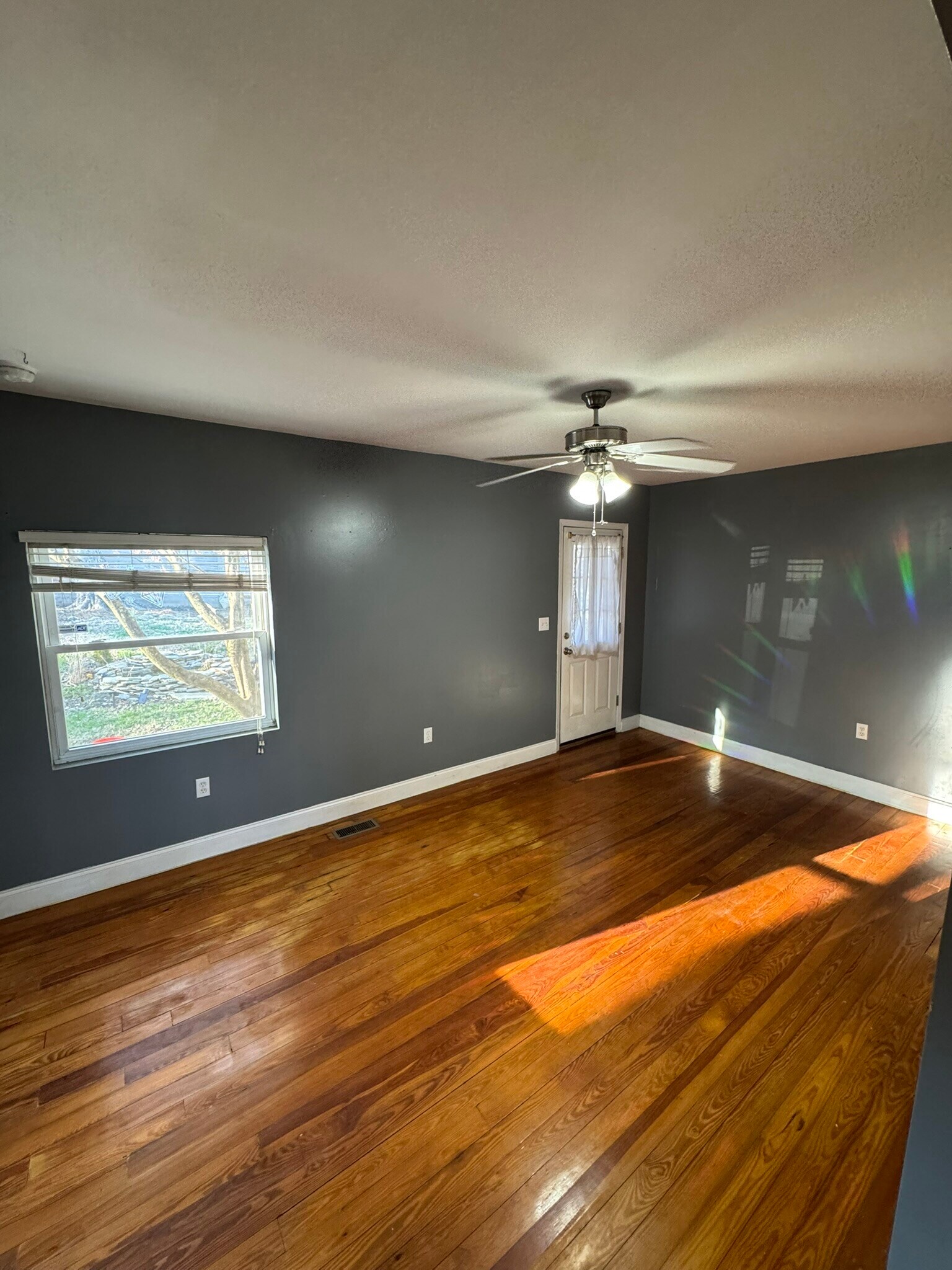 Living Room - 2406 Highland Dr