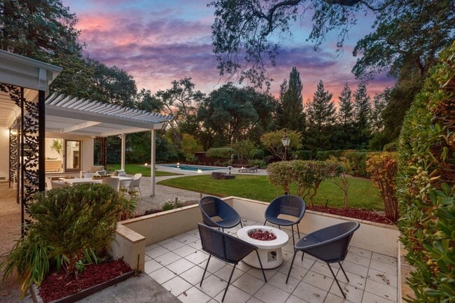 Building Photo - 243 Selby Ln