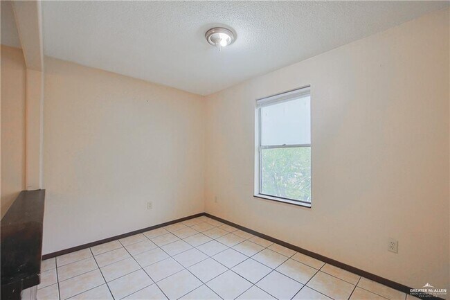 Building Photo - 1521 W Nolana Ave