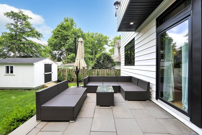 Building Photo - 528 Sagamore Ave