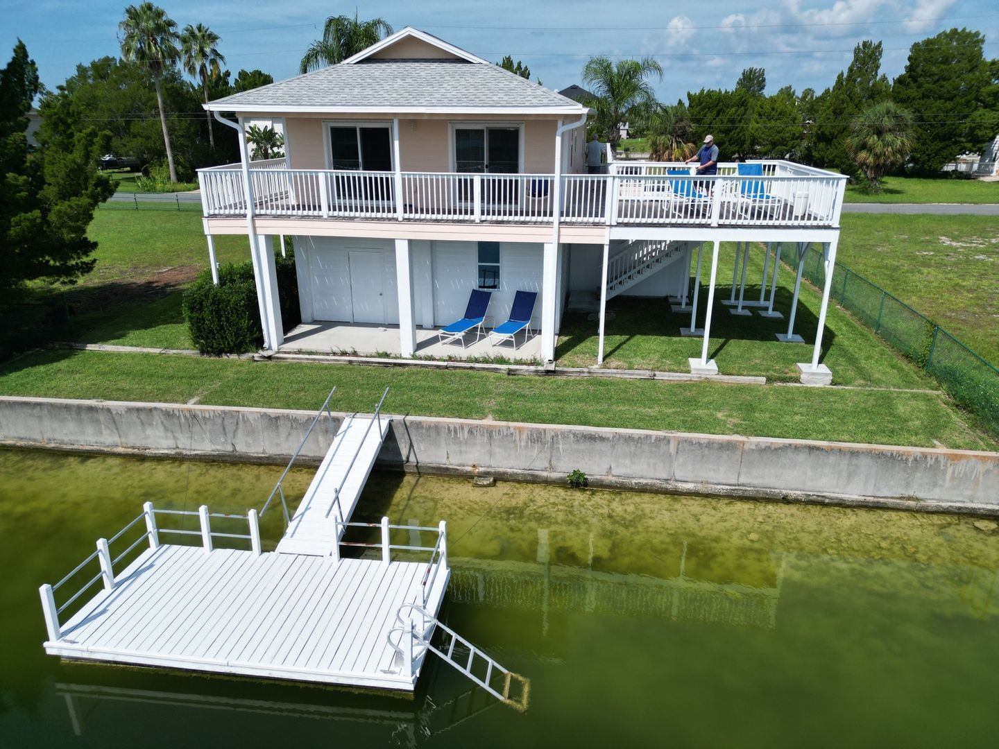 Building Photo - 3340 Oleander Dr