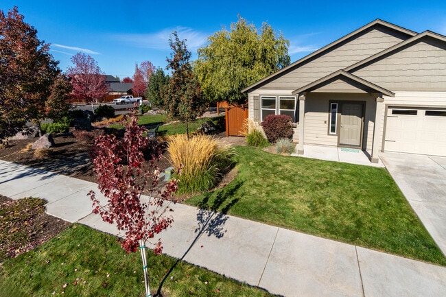 Building Photo - 3667 SW Pumice Stone Ave