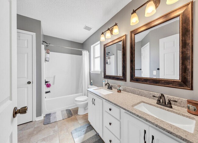 Building Photo - Renovated 3BR/2BA All-Brick Home | South C...