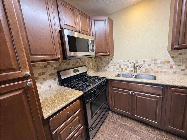 Building Photo - 12814 Hymeadow Dr