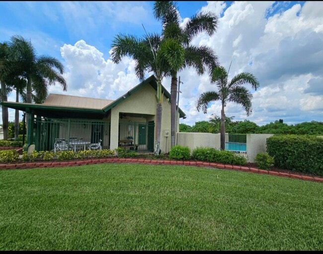 Building Photo - 750 SW Claudia Ave