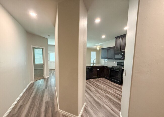 Building Photo - Luxurious Home in Falling Springs!