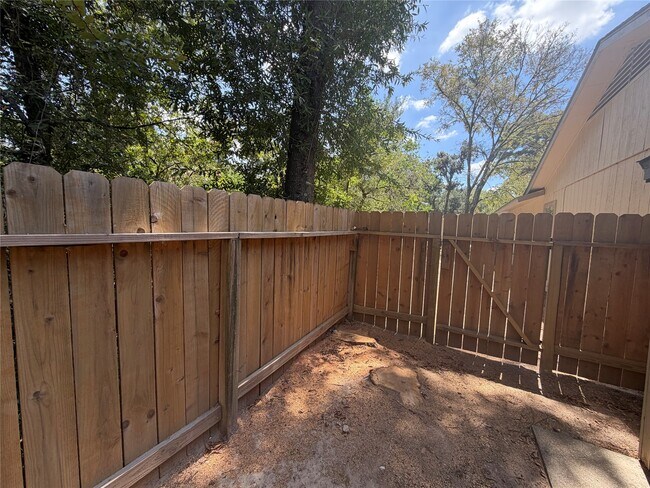 Building Photo - 9 Wolfhound Ln