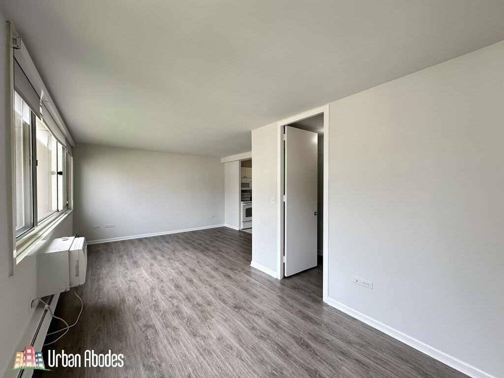 Building Photo - 1335 N Dearborn St