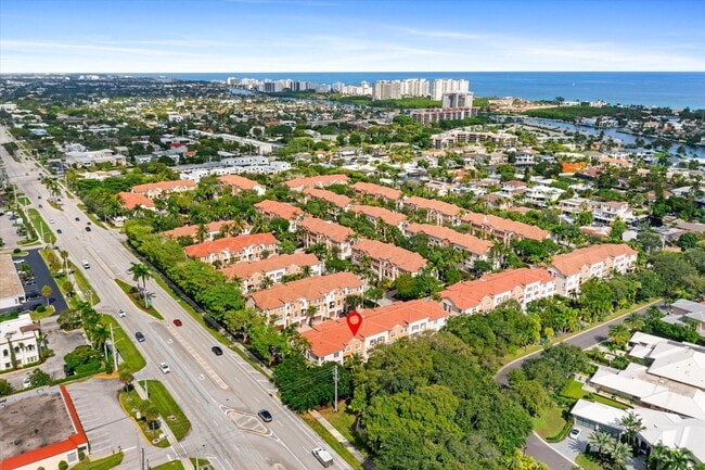 Building Photo - 604 NE Francesca Ln