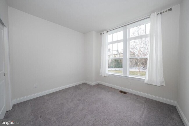 Building Photo - 220 Charles Ellis Dr