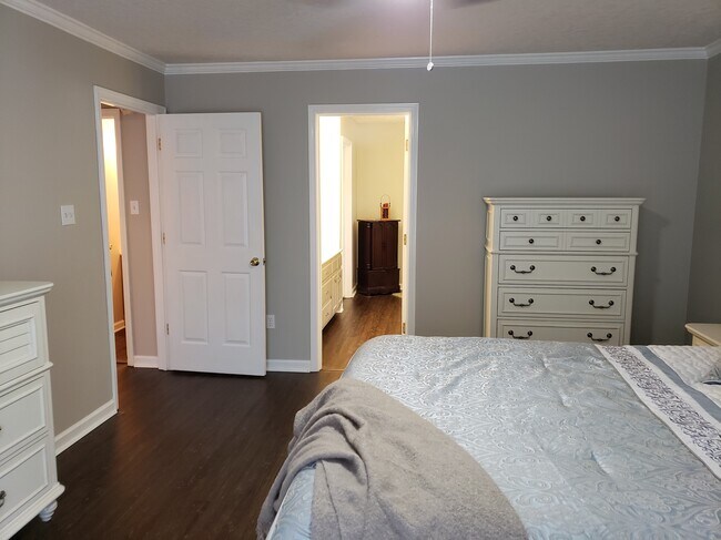 Building Photo - 4127 Meadow Field Ln