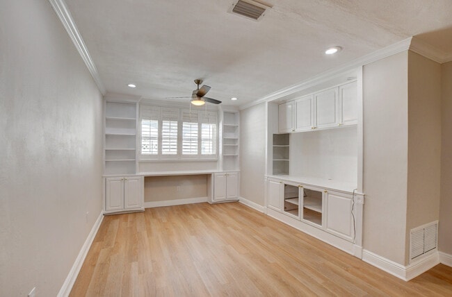 Building Photo - 1010 SW 1st St