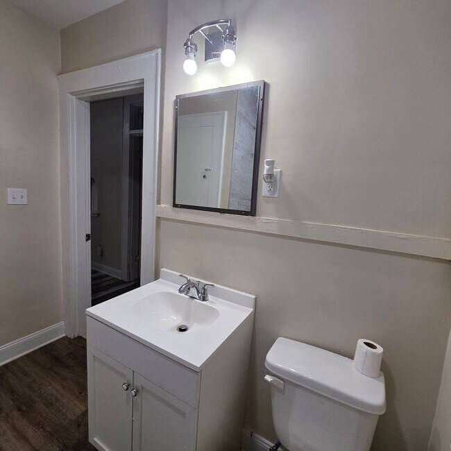 Building Photo - Charming 2BR Duplex in the Heart of Downtown Mobile – Pet Friendly