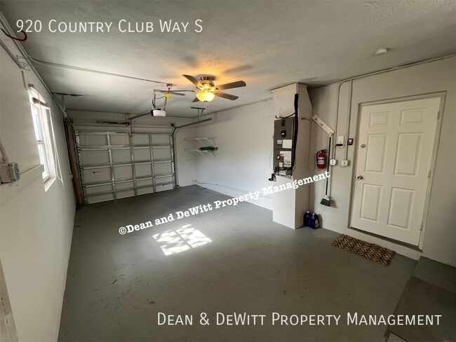 Building Photo - 920 Country Club Way S