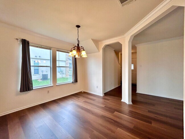 Building Photo - 102 Adamae Ln