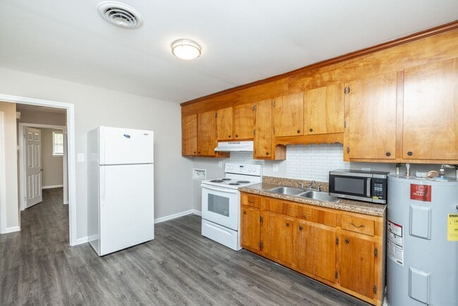 Building Photo - Charming 2-Bedroom Duplex in Colonial Heights