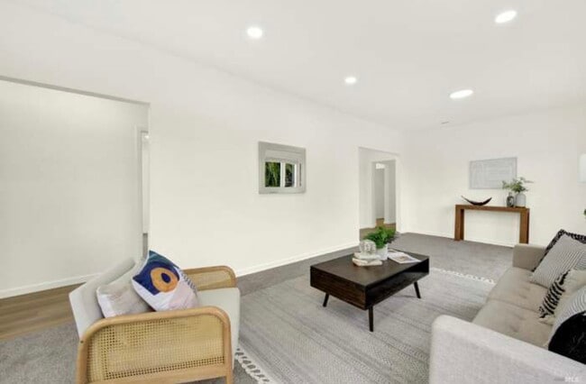 Building Photo - 324 Ohio St