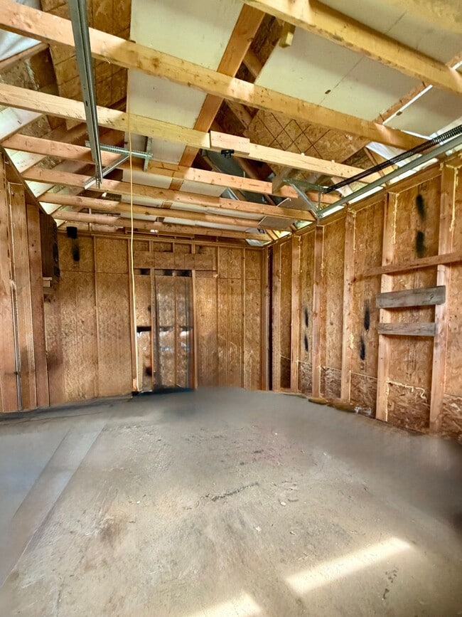 Building Photo - 37 N Kinzer Rd