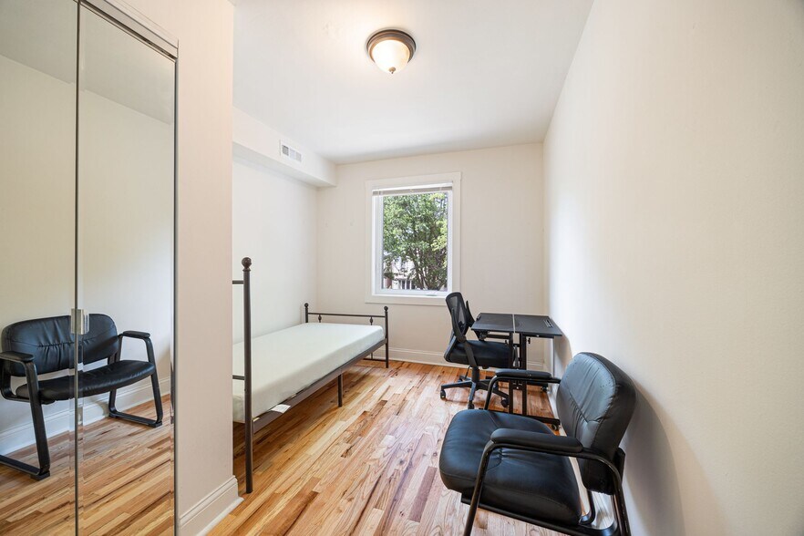 Building Photo - 1012 Garnett Pl