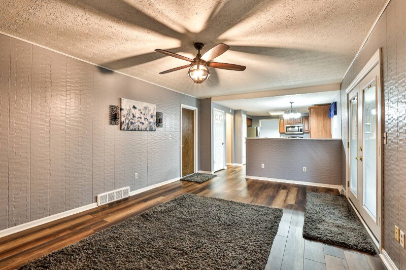 Building Photo - 4141 Forsythia Dr