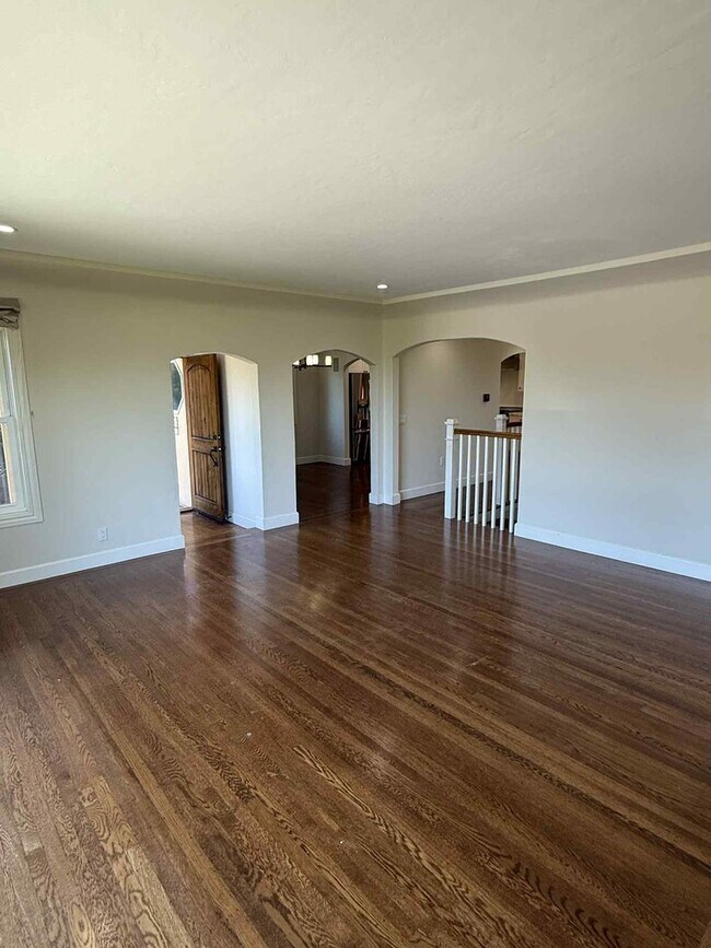 Building Photo - Redwood City Hillside Retreat – 4BR, 3BA w...