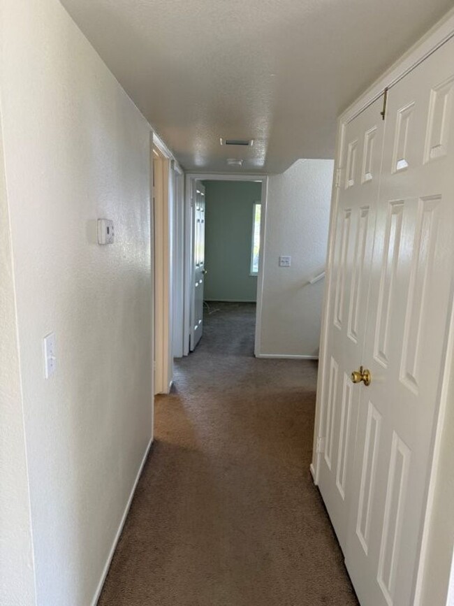 Building Photo - Modern 3 Bedroom Condo w/ Garage Vacaville...