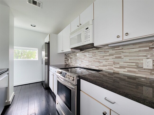 Building Photo - 2605 Calumet St