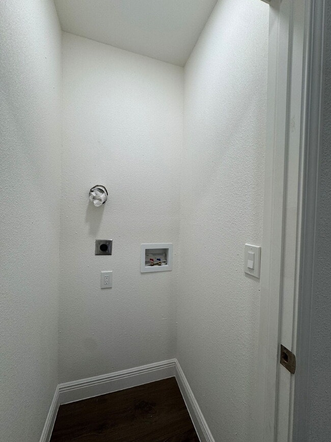 Building Photo - 148 Claire Ave