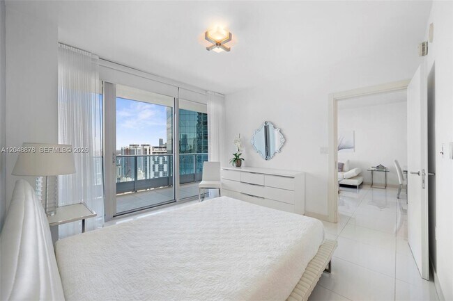 Building Photo - 200 Biscayne Blvd Way