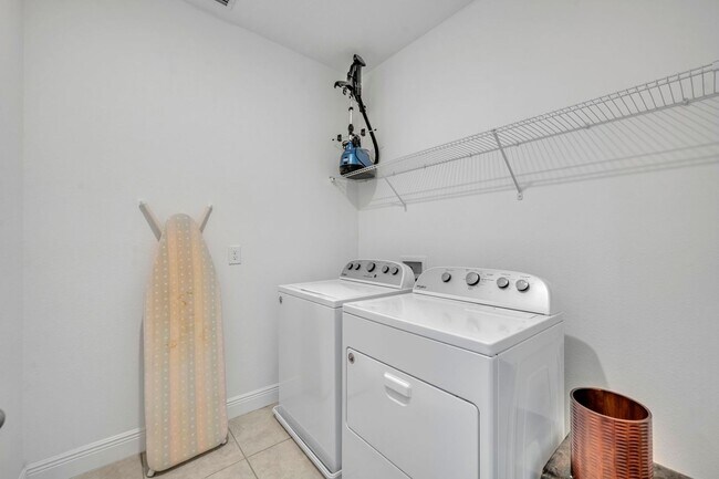 Building Photo - 1351 Merrydale Wy