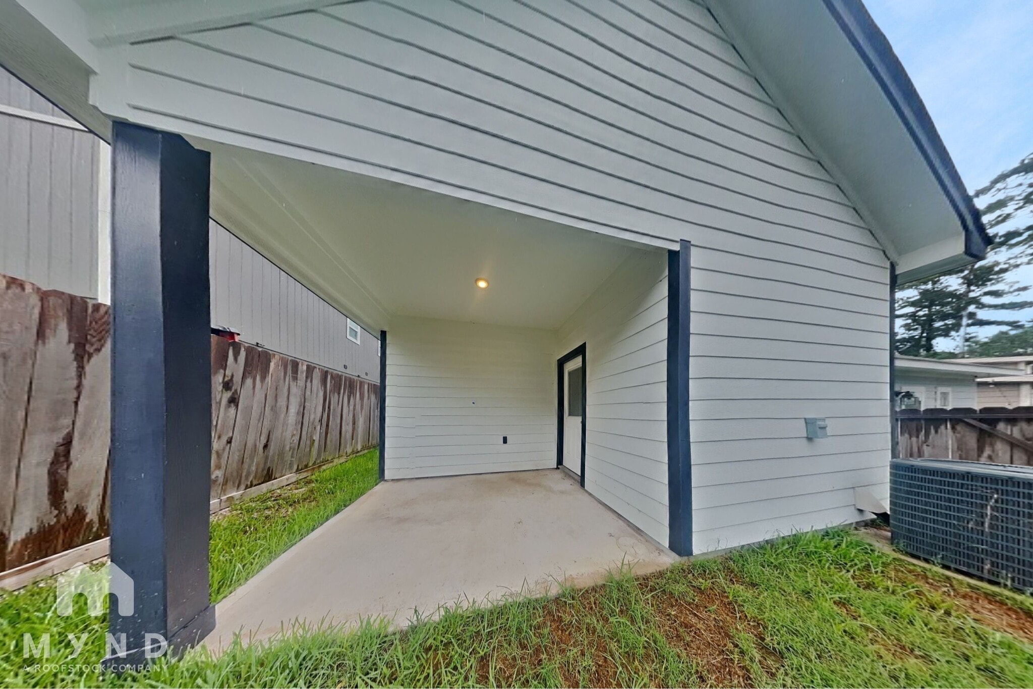 Building Photo - 16855 Balmoral St
