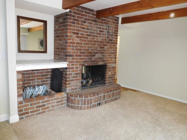 Building Photo - UNR friendly 3 Bedroom , 2 Bath close to campus