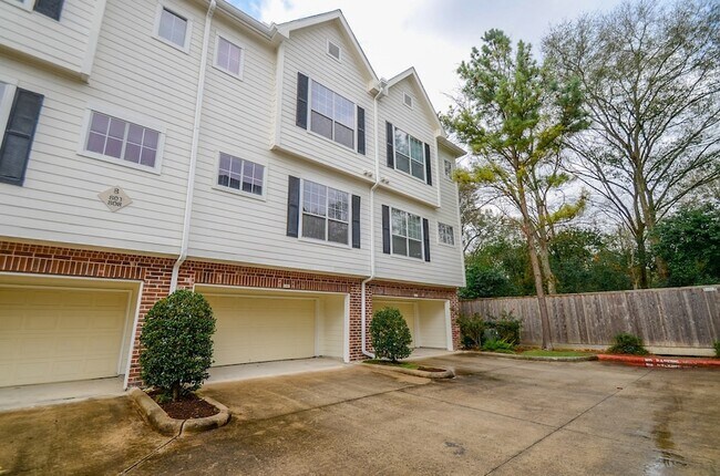 Building Photo - 9200 Westheimer Rd