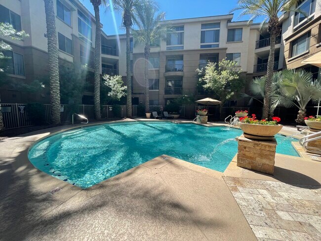 Building Photo - 1701 E Colter St