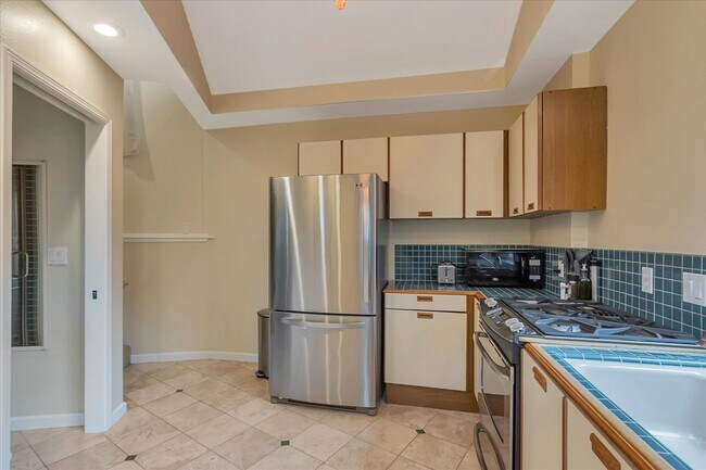 Building Photo - 16101 Matilija Dr
