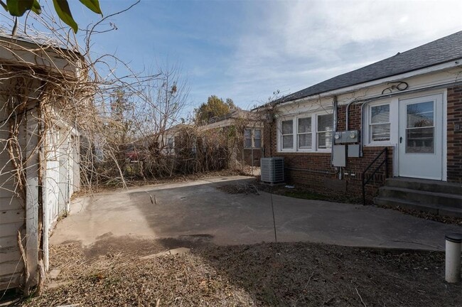 Building Photo - 2555 NW 20th St