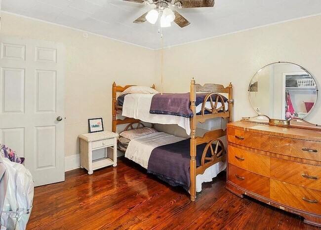 Building Photo - Charming 3-Bedroom Cottage in the Heart of Leesburg!