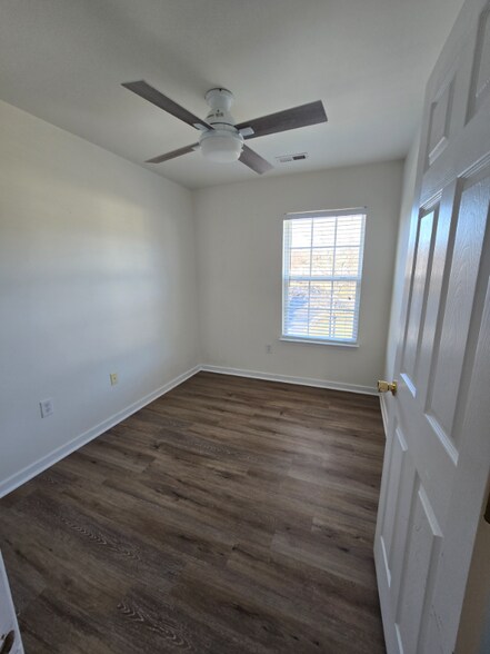 Building Photo - 4612 Milfax Rd