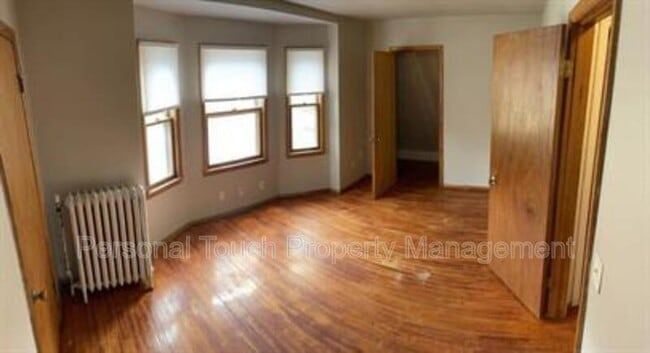 Building Photo - 1026 N University Dr
