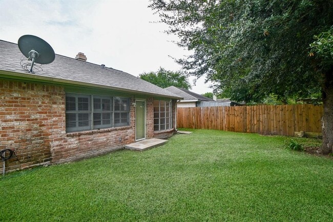 Building Photo - 12314 Plumpoint Dr