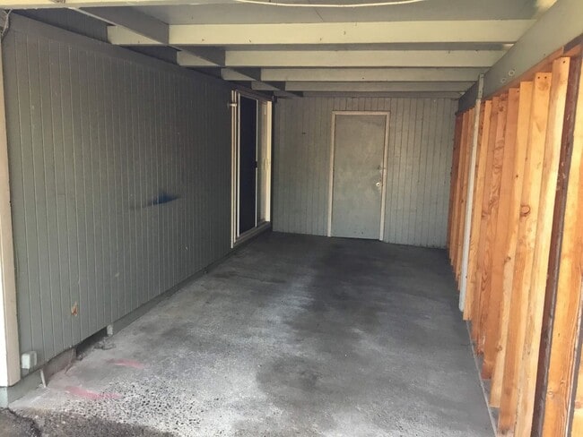 Building Photo - 2 Bedroom Duplex in Santa Clara Area