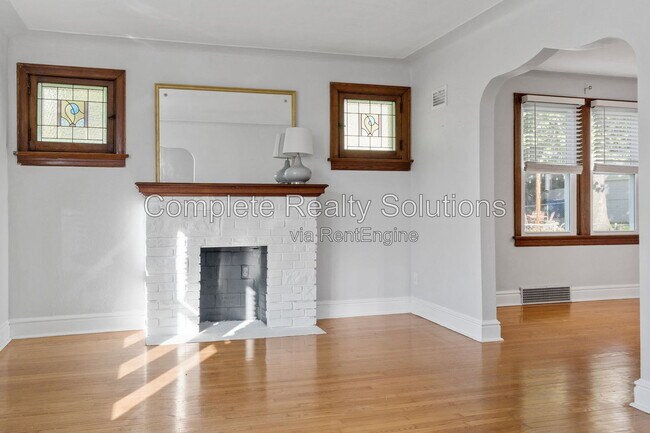 Building Photo - 8511 Florence Ave
