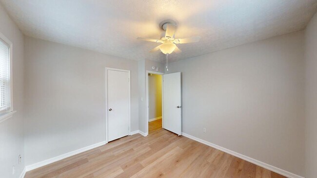 Building Photo - 3 BEDROOMS, 1 FULL BATHROOM + 2 CAR Carport Beautiful Single Family house available to show NOW f...