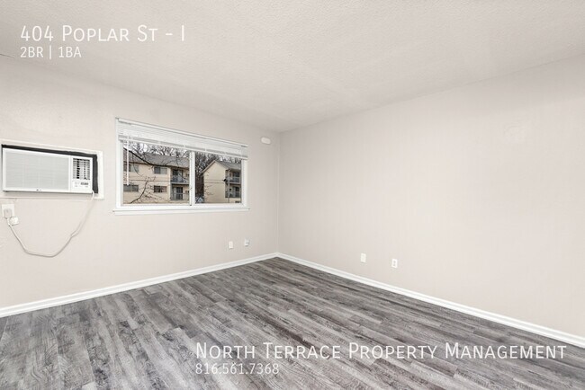 Building Photo - Beautifully Updated 2BR w/ In-Unit Laundry...