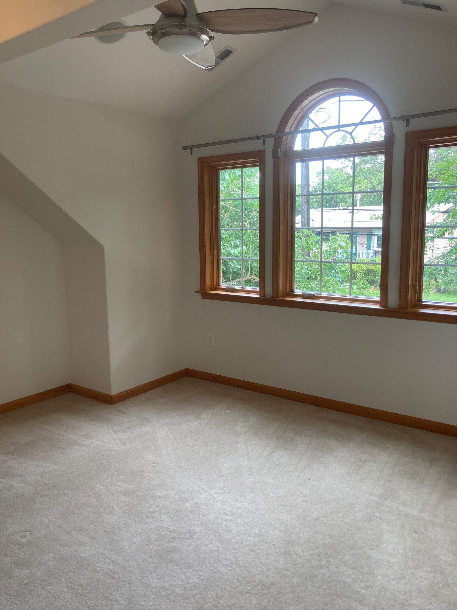 second floor front bdrm - 117 Ritchie Avenue