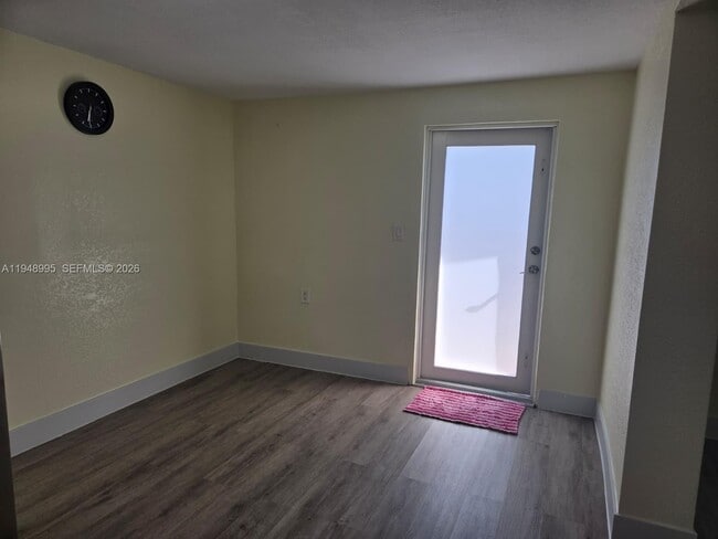 Building Photo - 367 W 33rd St